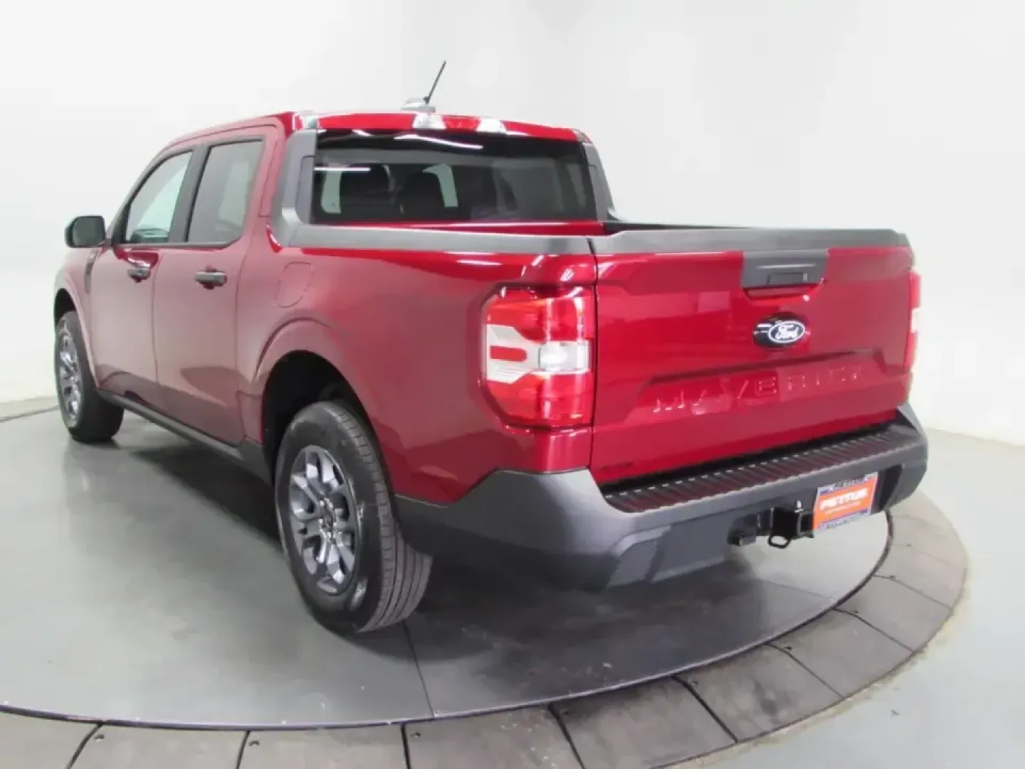 2026 /Navy Pier/Aspen Gray Ford Maverick XLT (3FTTW8J39TR) with an 2.5L Hybrid engine, CVT transmission, located at 12836 Highway 21, De Soto, MO, 63020, (636) 337-7777, 38.151867, -90.575615 - Ready for the kind of truck that fits real life in De Soto-weekday commutes down MO-21, school drop-offs, and weekend runs to Washington State Park or a tailgate at a local event-without asking you to choose between efficiency and capability? This 2026 Ford Maverick XLT Hybrid AWD is built for drive - Photo#4