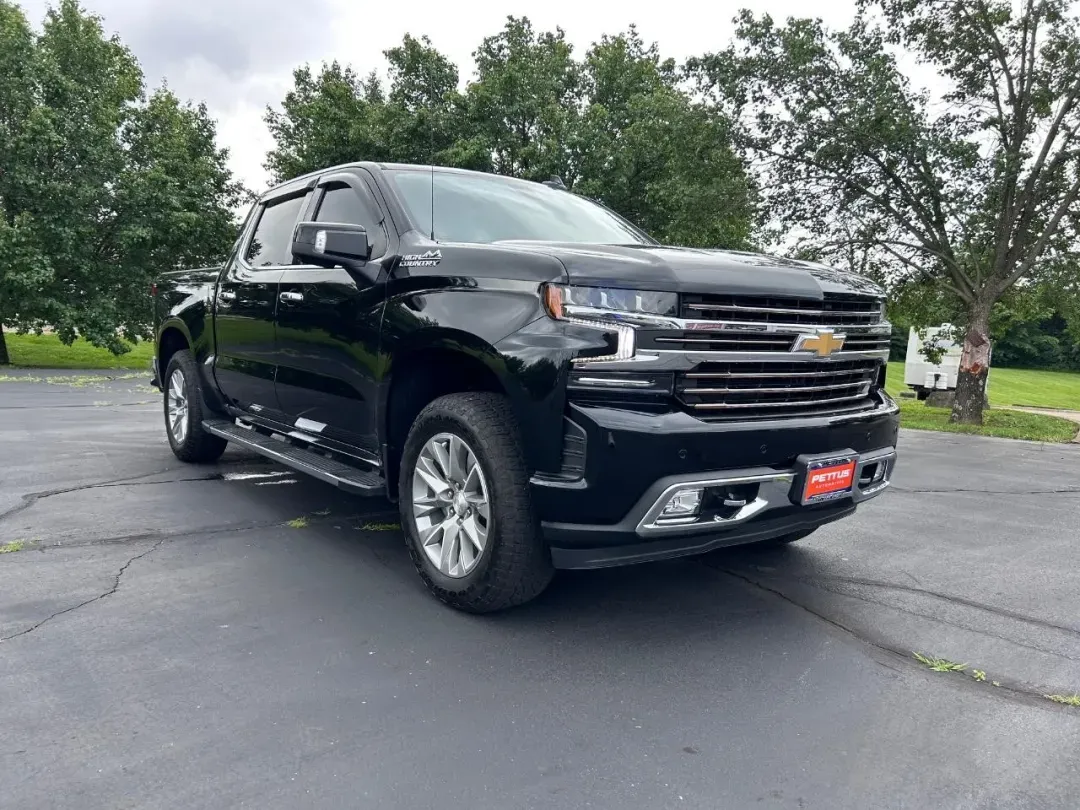 photo of 2022 Chevrolet Silverado 1500 LTD 4WD High Country Crew Cab