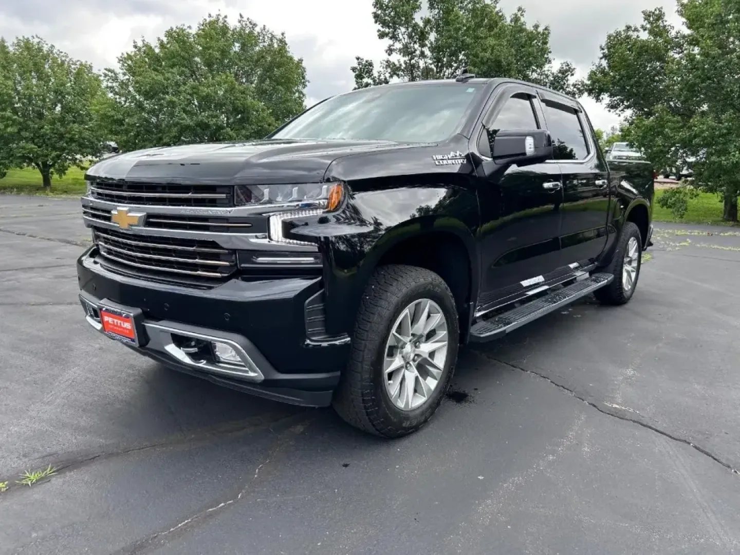2022 /Jet Black/Umber Leather Chevrolet Silverado 1500 LTD High Country (1GCUYHEL5NZ) with an 6.2L engine, Automatic transmission, located at 970 Woodlawn Dr., Farmington, MO, 63640, (573) 431-7800, 37.825642, -90.468674 - **Conquer Every Journey with Confidence: 2022 Chevrolet Silverado 1500 LTD High Country at Pettus CDJR Farmington**<br /> <br /> Are you ready to elevate your driving experience? Whether you're tackling a tough job site, embarking on a weekend adventure, or simply commuting through Farmington, MO, t - Photo#6
