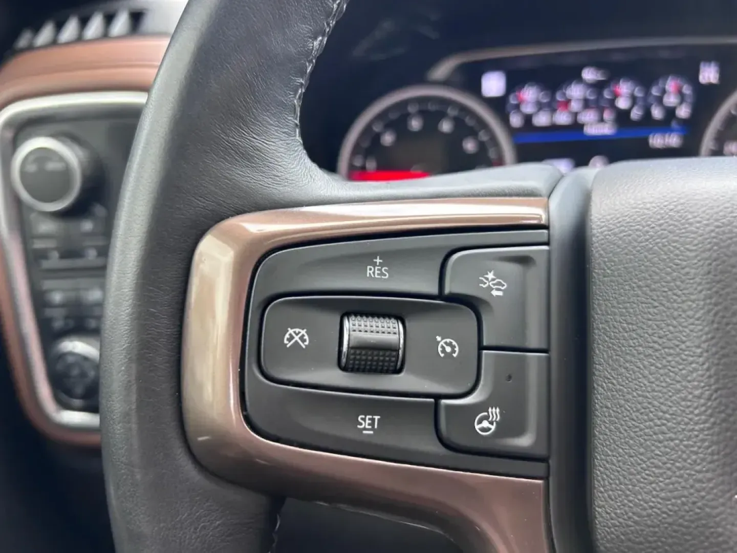 2022 /Jet Black/Umber Leather Chevrolet Silverado 1500 LTD High Country (1GCUYHEL5NZ) with an 6.2L engine, Automatic transmission, located at 970 Woodlawn Dr., Farmington, MO, 63640, (573) 431-7800, 37.825642, -90.468674 - **Conquer Every Journey with Confidence: 2022 Chevrolet Silverado 1500 LTD High Country at Pettus CDJR Farmington**<br /> <br /> Are you ready to elevate your driving experience? Whether you're tackling a tough job site, embarking on a weekend adventure, or simply commuting through Farmington, MO, t - Photo#12