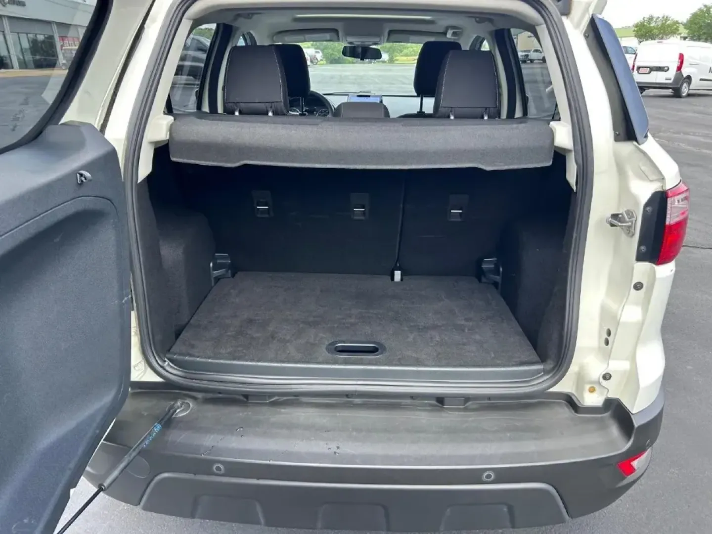 2021 /Ebony Black Cloth Ford EcoSport SE (MAJ3S2GE3MC) with an 1.0L EcoBoost engine, Automatic transmission, located at 970 Woodlawn Dr., Farmington, MO, 63640, (573) 431-7800, 37.825642, -90.468674 - Are you ready to elevate your daily commute or family adventures? Look no further than this 2021 Ford EcoSport SE, a versatile SUV designed to enhance your lifestyle while keeping comfort and efficiency front and center. Whether you're navigating the bustling streets of Farmington or embarking on a - Photo#4