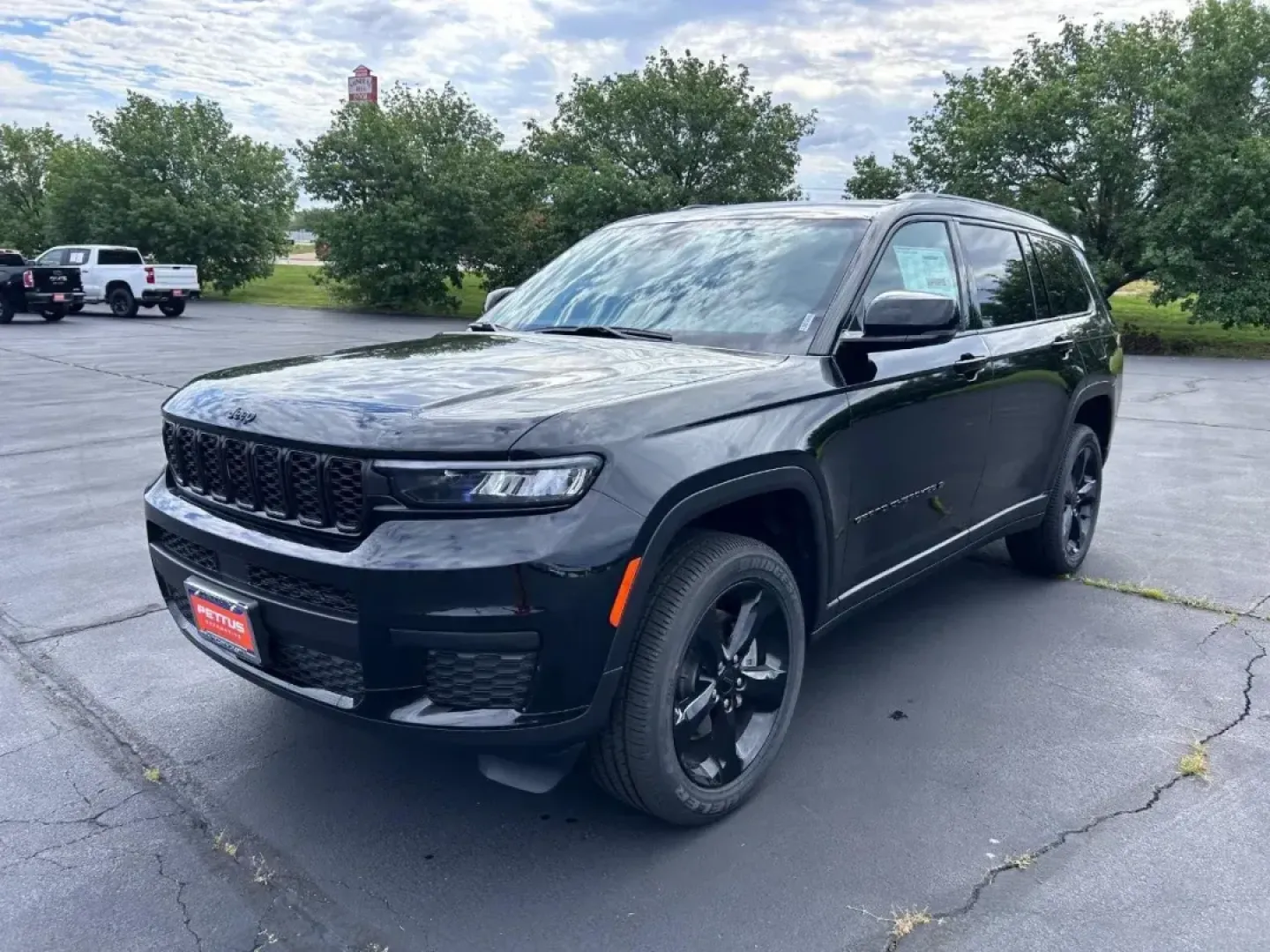 2025 /Global Black Leather Jeep Grand Cherokee Altitude X (1C4RJKAG0S8) with an 3.6L V6 24V VVT UPG I engine, Automatic transmission, located at 970 Woodlawn Dr., Farmington, MO, 63640, (573) 431-7800, 37.825642, -90.468674 - ### Discover the Perfect Blend of Adventure and Elegance: 2025 Jeep Grand Cherokee L Altitude X at Pettus CDJR Farmington<br /> <br /> If you're searching for a vehicle that fits seamlessly into your lifestyle-be it a growing family adventure, a daily commuter, or a weekend getaway-the 2025 Jeep Gra - Photo#7