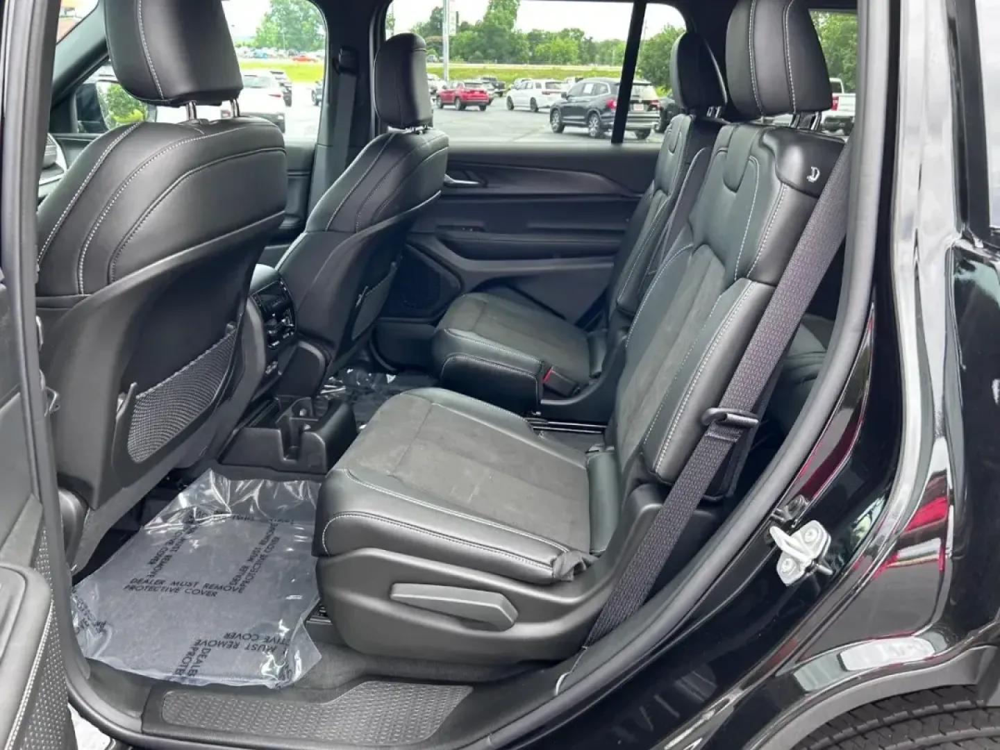 2025 /Global Black Leather Jeep Grand Cherokee Altitude X (1C4RJKAG0S8) with an 3.6L V6 24V VVT UPG I engine, Automatic transmission, located at 970 Woodlawn Dr., Farmington, MO, 63640, (573) 431-7800, 37.825642, -90.468674 - ### Discover the Perfect Blend of Adventure and Elegance: 2025 Jeep Grand Cherokee L Altitude X at Pettus CDJR Farmington<br /> <br /> If you're searching for a vehicle that fits seamlessly into your lifestyle-be it a growing family adventure, a daily commuter, or a weekend getaway-the 2025 Jeep Gra - Photo#10