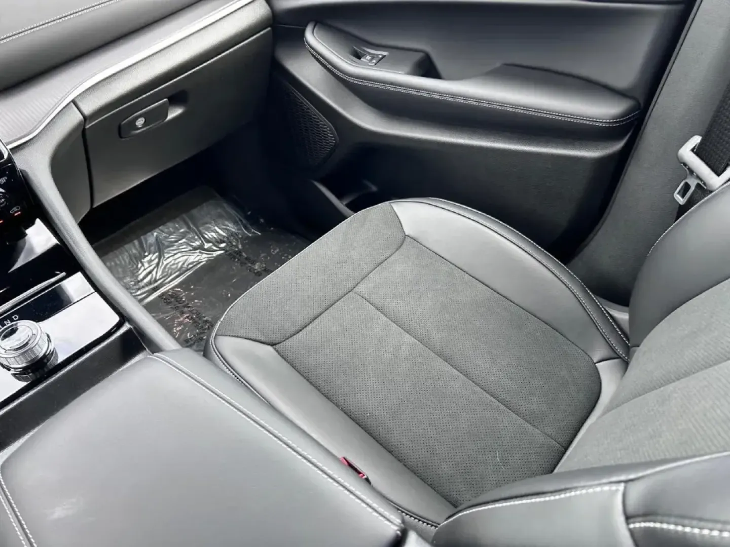 2025 /Global Black Leather Jeep Grand Cherokee Altitude X (1C4RJKAG0S8) with an 3.6L V6 24V VVT UPG I engine, Automatic transmission, located at 970 Woodlawn Dr., Farmington, MO, 63640, (573) 431-7800, 37.825642, -90.468674 - ### Discover the Perfect Blend of Adventure and Elegance: 2025 Jeep Grand Cherokee L Altitude X at Pettus CDJR Farmington<br /> <br /> If you're searching for a vehicle that fits seamlessly into your lifestyle-be it a growing family adventure, a daily commuter, or a weekend getaway-the 2025 Jeep Gra - Photo#20