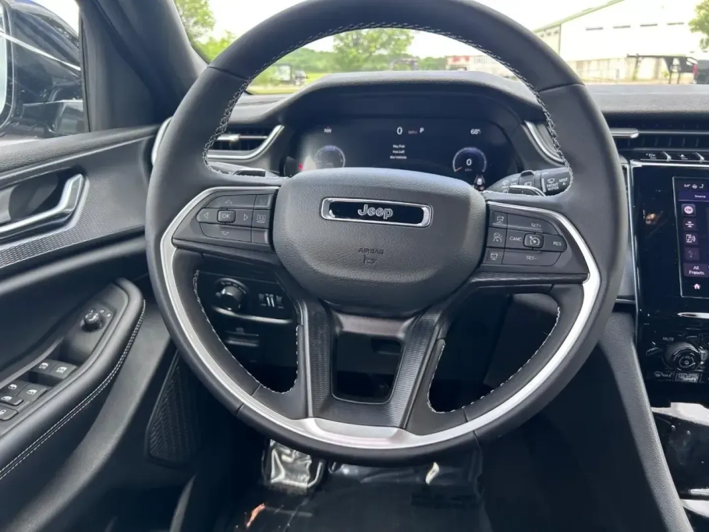 2025 /Global Black Suede Jeep Grand Cherokee Altitude X (1C4RJKAG2S8) with an 3.6L V6 24V VVT UPG I engine, Automatic transmission, located at 970 Woodlawn Dr., Farmington, MO, 63640, (573) 431-7800, 37.825642, -90.468674 - Elevate your family adventures and weekday commutes with the stunning 2025 Jeep Grand Cherokee L Altitude X, available now at Pettus CDJR Farmington. Located conveniently at 970 Woodlawn Drive, Farmington, MO 63640, we pride ourselves on being your trusted OEM dealership for quality used vehicles. W - Photo#14