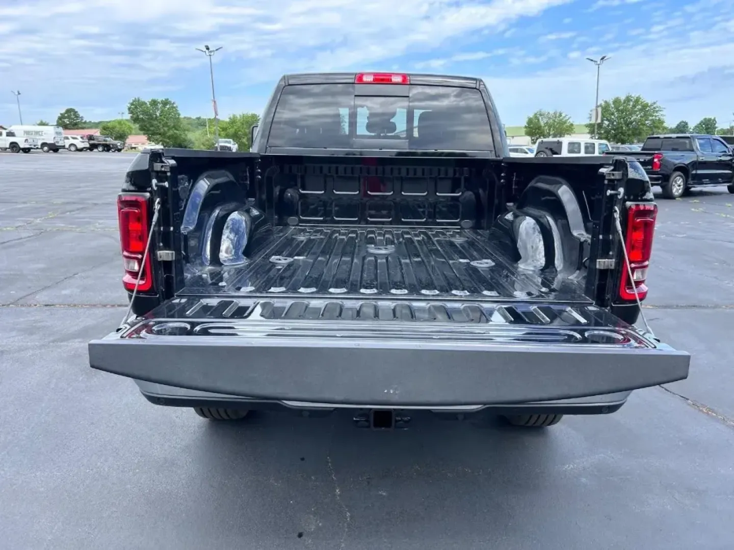 2025 /Diesel Gray/Black Cloth Ram 2500 Tradesman (3C63R5CL1SG) with an Straight 6 Turbocharged Diesel engine, located at 970 Woodlawn Dr., Farmington, MO, 63640, (573) 431-7800, 37.825642, -90.468674 - Discover the perfect blend of power and comfort with the 2025 Ram 2500 Tradesman, designed specifically for those who demand performance without sacrificing style. Whether you're navigating through the bustling streets of Farmington or embarking on a weekend adventure, this truck is equipped to hand - Photo#4