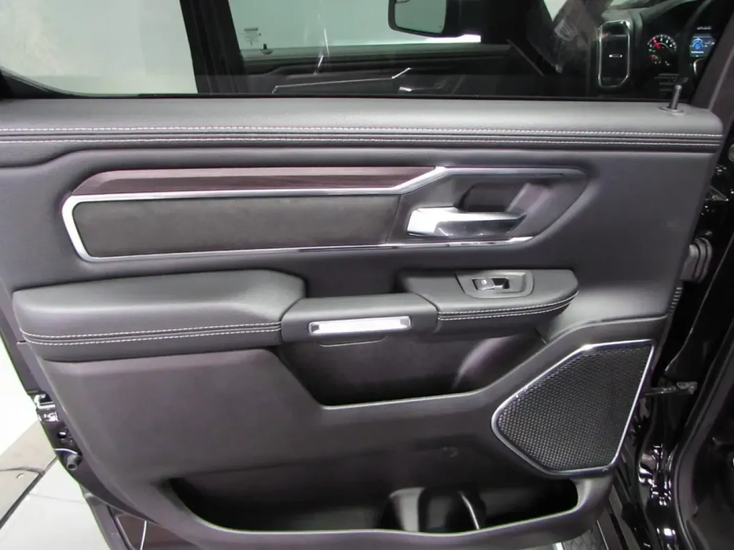 2025 Ram 1500 Laramie (1C6SRFJP1SN) with an Other engine, Automatic transmission, located at 12830 Highway 21, De Soto, MO, 63020, (636) 337-7777, 38.153099, -90.573624 - **Unleash Your Adventures with the 2025 Ram 1500 Laramie at Pettus CDJR DeSoto!**<br /> <br /> Are you ready to elevate your driving experience? Whether you're a weekend warrior seeking off-road thrills, a family looking for reliable transportation, or a commuter who wants a blend of comfort and cap - Photo#12