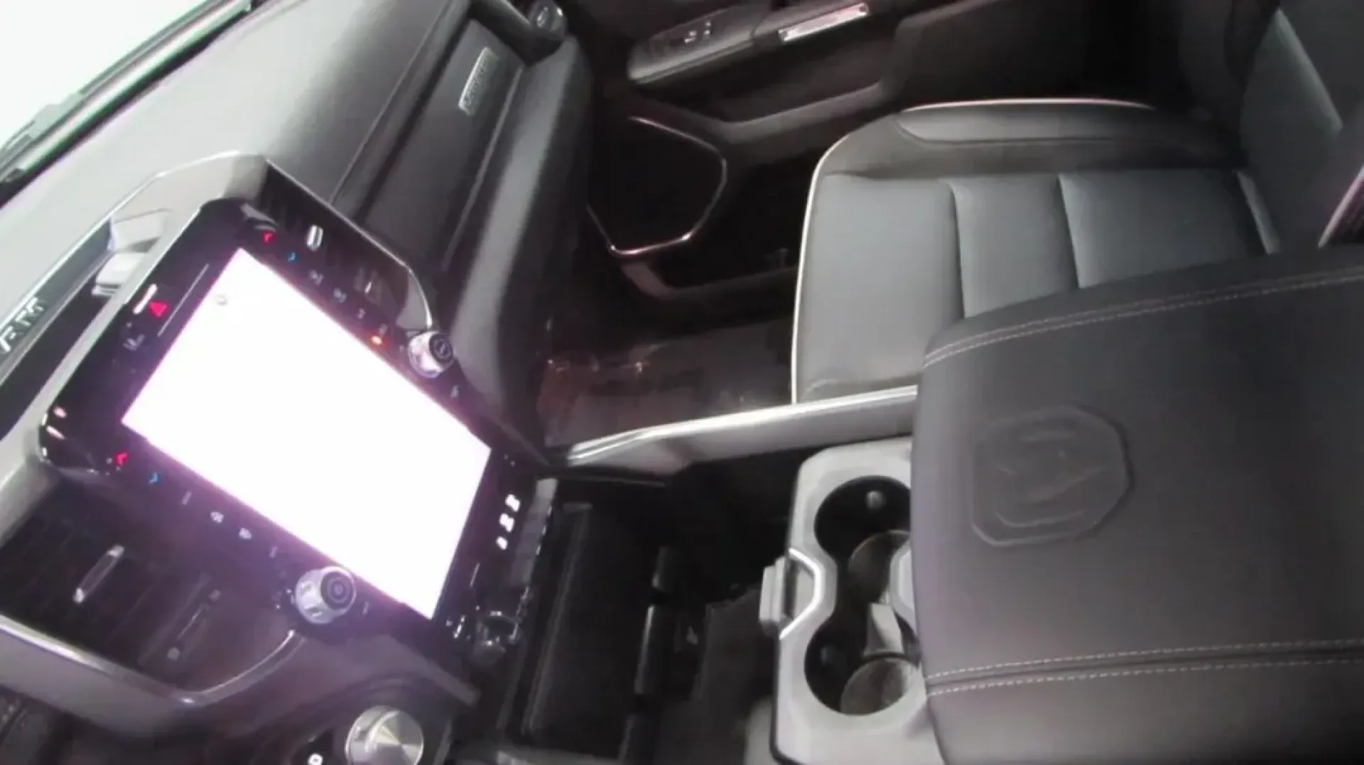 2025 Ram 1500 Laramie (1C6SRFJP1SN) with an Other engine, Automatic transmission, located at 12830 Highway 21, De Soto, MO, 63020, (636) 337-7777, 38.153099, -90.573624 - **Discover Your Next Adventure with the 2025 Ram 1500 Laramie at Pettus CDJR DeSoto!**<br /> <br /> Are you ready to elevate your lifestyle with a blend of rugged capability and luxurious comfort? The 2025 Ram 1500 Laramie, available at Pettus CDJR DeSoto, is the perfect truck for weekend adventures - Photo#17