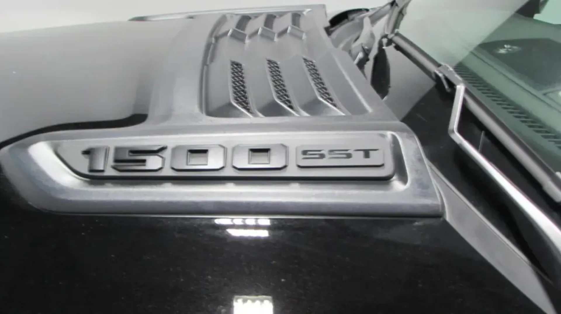 2025 Ram 1500 Laramie (1C6SRFJP1SN) with an Other engine, Automatic transmission, located at 12830 Highway 21, De Soto, MO, 63020, (636) 337-7777, 38.153099, -90.573624 - **Discover Your Next Adventure with the 2025 Ram 1500 Laramie at Pettus CDJR DeSoto!**<br /> <br /> Are you ready to elevate your lifestyle with a blend of rugged capability and luxurious comfort? The 2025 Ram 1500 Laramie, available at Pettus CDJR DeSoto, is the perfect truck for weekend adventures - Photo#31