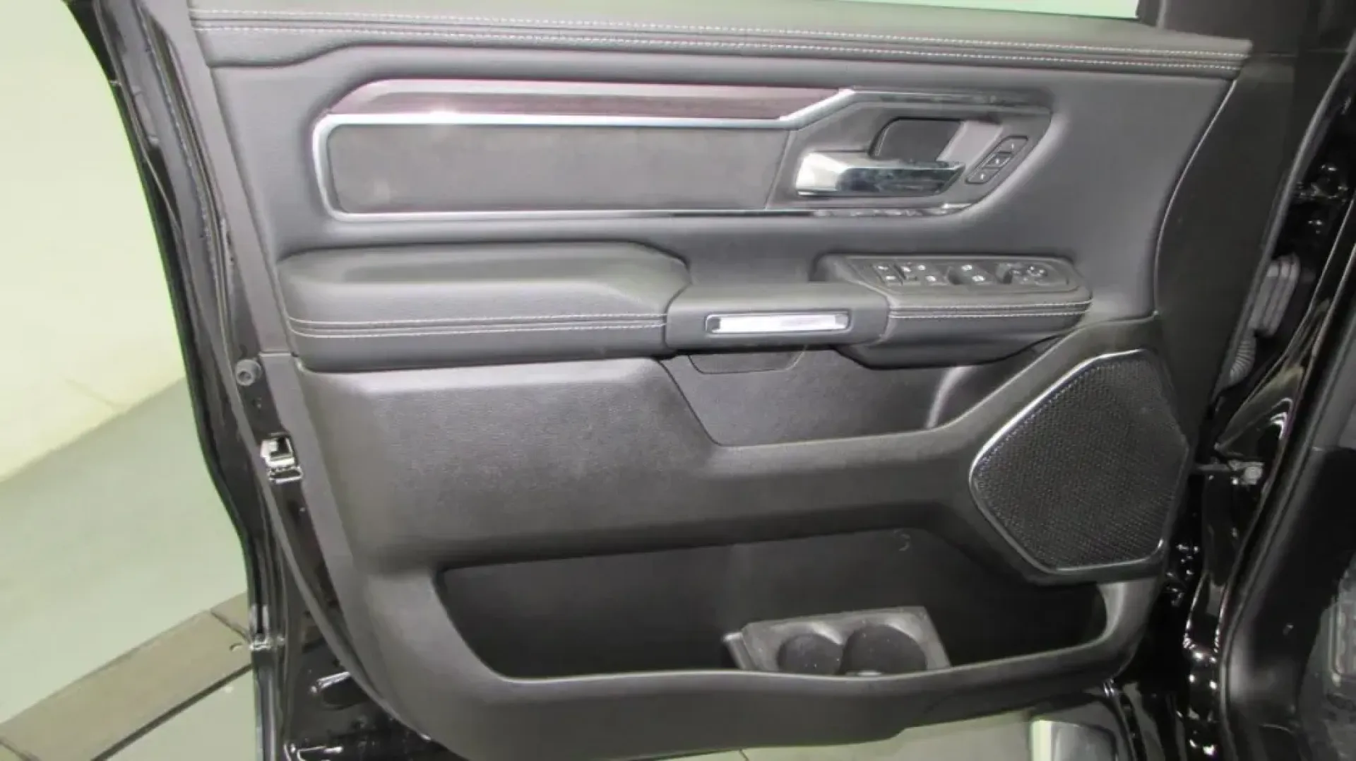 2025 Ram 1500 Laramie (1C6SRFJP1SN) with an Other engine, Automatic transmission, located at 12830 Highway 21, De Soto, MO, 63020, (636) 337-7777, 38.153099, -90.573624 - **Discover Your Next Adventure with the 2025 Ram 1500 Laramie at Pettus CDJR DeSoto!**<br /> <br /> Are you ready to elevate your lifestyle with a blend of rugged capability and luxurious comfort? The 2025 Ram 1500 Laramie, available at Pettus CDJR DeSoto, is the perfect truck for weekend adventures - Photo#7