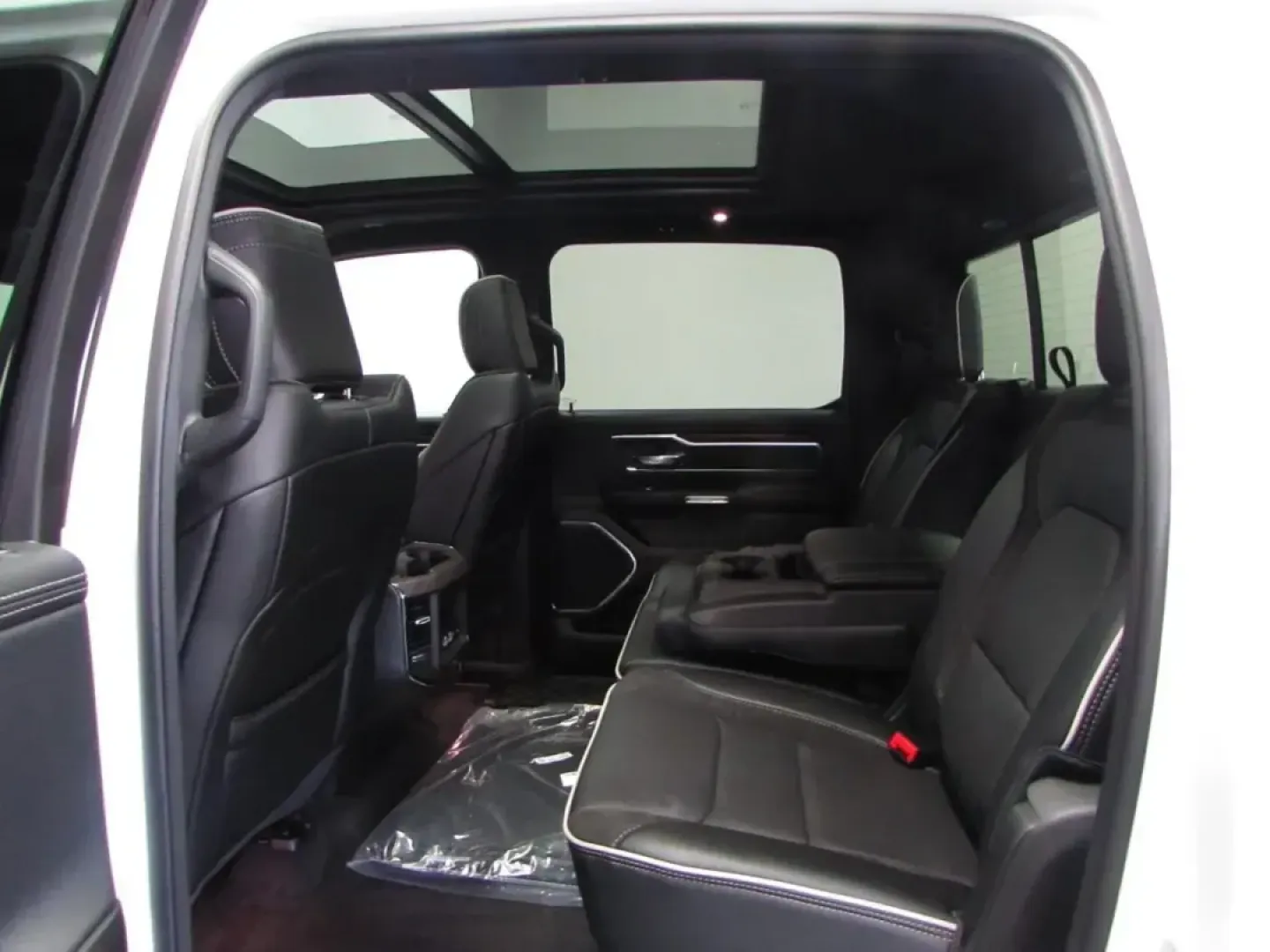 2025 Ram 1500 Laramie (1C6SRFJP8SN) with an Other engine, Automatic transmission, located at 12830 Highway 21, De Soto, MO, 63020, (636) 337-7777, 38.153099, -90.573624 - ### Discover Your Next Adventure with the 2025 Ram 1500 Laramie at Pettus CDJR DeSoto!<br /> <br /> If you're seeking a truck that effortlessly blends power, comfort, and style, look no further than this stunning **2025 Ram 1500 Laramie** at **Pettus CDJR DeSoto**. With an ultra-low mileage of just - Photo#27