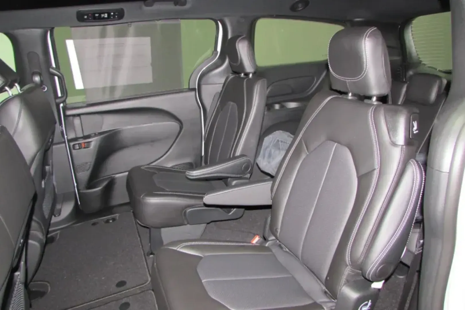 2025 /Black Leather Chrysler Pacifica Select (2C4RC1BG1SR) with an Other engine, Automatic transmission, located at 12830 Highway 21, De Soto, MO, 63020, (636) 337-7777, 38.153099, -90.573624 - **Discover the Ultimate Family Companion: 2025 Chrysler Pacifica at Pettus CDJR DeSoto!**<br /> <br /> Are you searching for the perfect vehicle that caters to your family's every need? Look no further than the 2025 Chrysler Pacifica, available now at Pettus CDJR DeSoto, your trusted used car dealer - Photo#23