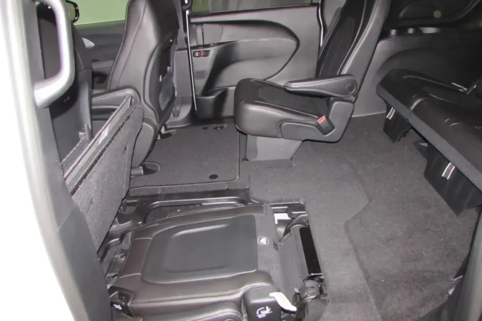 2025 /Black Leather Chrysler Pacifica Select (2C4RC1BG1SR) with an Other engine, Automatic transmission, located at 12830 Highway 21, De Soto, MO, 63020, (636) 337-7777, 38.153099, -90.573624 - **Discover the Ultimate Family Companion: 2025 Chrysler Pacifica at Pettus CDJR DeSoto!**<br /> <br /> Are you searching for the perfect vehicle that caters to your family's every need? Look no further than the 2025 Chrysler Pacifica, available now at Pettus CDJR DeSoto, your trusted used car dealer - Photo#27