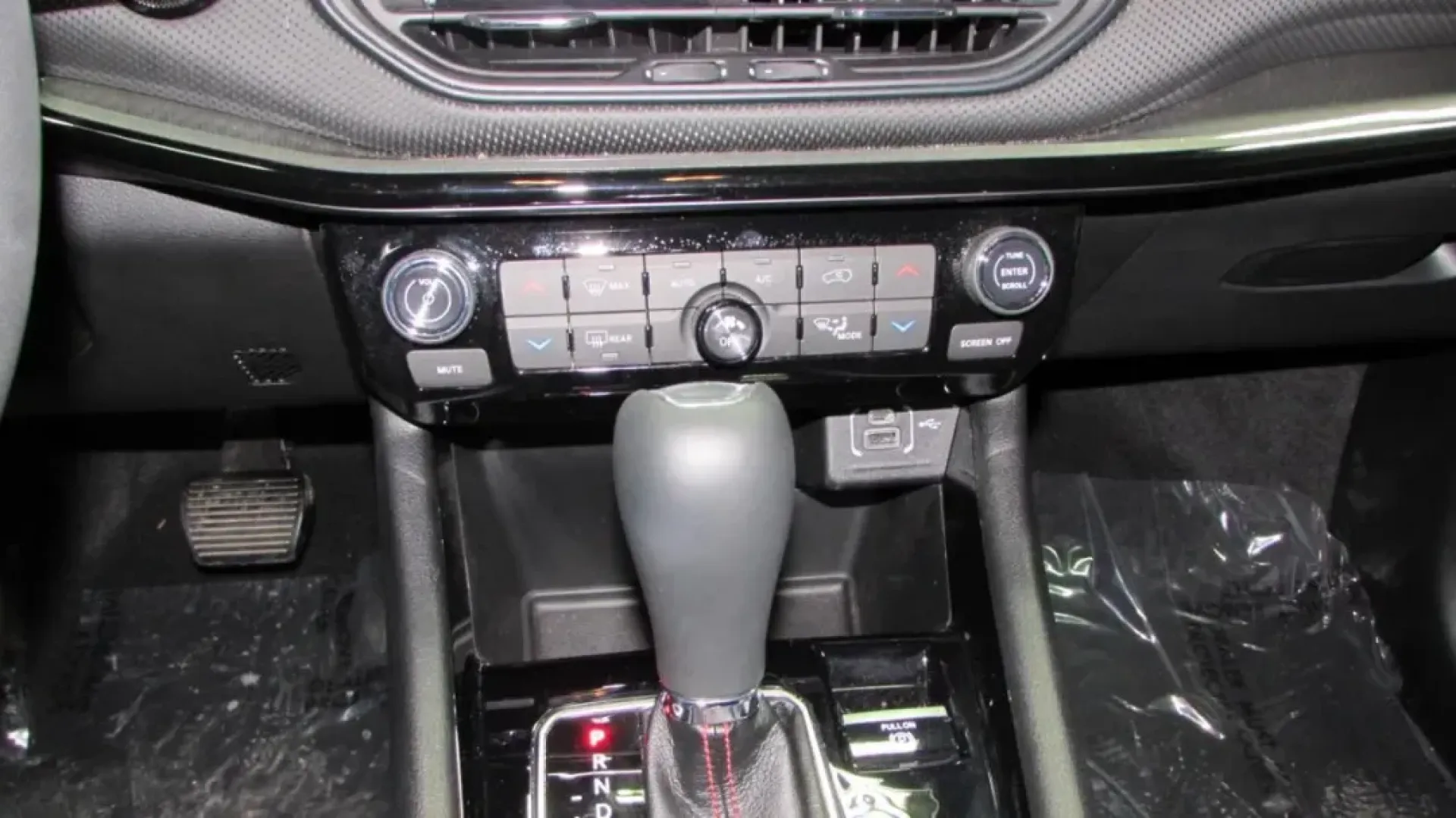2024 Jeep Compass Trailhawk (3C4NJDDN7RT) with an Other engine, Automatic transmission, located at 12830 Highway 21, De Soto, MO, 63020, (636) 337-7777, 38.153099, -90.573624 - Adventure awaits with the 2024 Jeep Compass Trailhawk, an SUV designed for those who embrace life beyond the ordinary. Whether you're navigating the bustling streets of De Soto, MO, or embarking on a weekend getaway to the scenic Ozarks, this vehicle delivers versatility and rugged style, making it - Photo#18