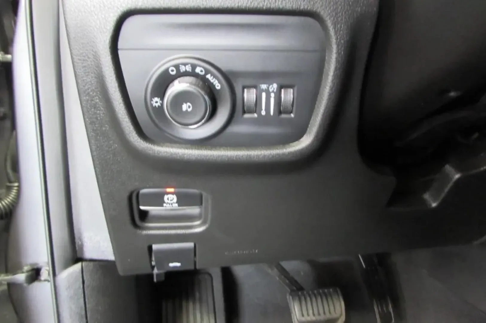 2024 /Global Black Jeep Grand Cherokee Limited (1C4RJKBG1R8) with an Other engine, located at 12830 Highway 21, De Soto, MO, 63020, (636) 337-7777, 38.153099, -90.573624 - ### Discover Your Next Adventure with the 2024 Jeep Grand Cherokee Limited!<br /> <br /> Are you ready to elevate your driving experience? Whether you're planning a family road trip or navigating daily commutes, the 2024 Jeep Grand Cherokee Limited is designed to meet your lifestyle needs. This vers - Photo#8