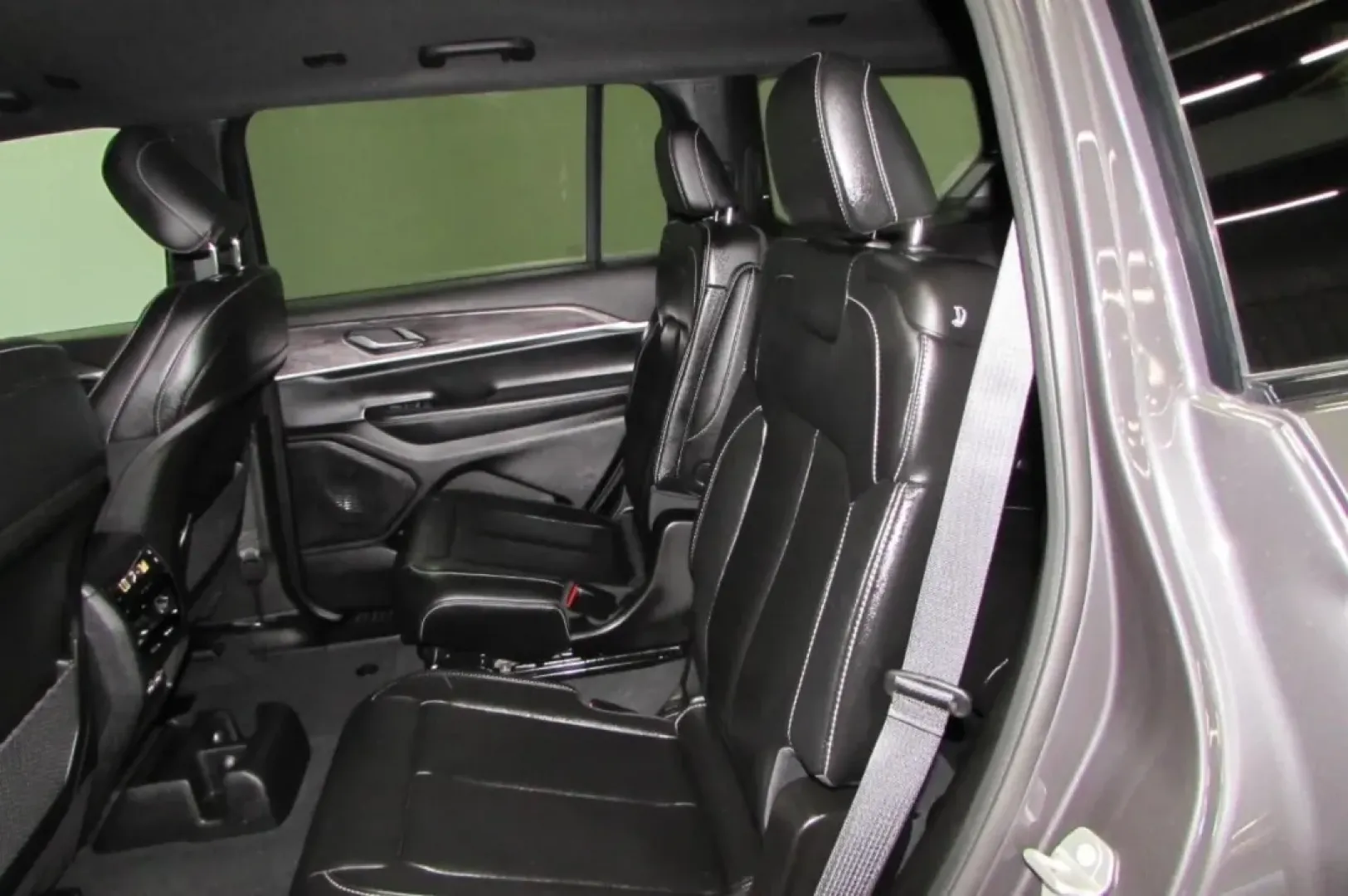 2024 /Global Black Jeep Grand Cherokee Limited (1C4RJKBG1R8) with an Other engine, located at 12830 Highway 21, De Soto, MO, 63020, (636) 337-7777, 38.153099, -90.573624 - ### Discover Your Next Adventure with the 2024 Jeep Grand Cherokee Limited!<br /> <br /> Are you ready to elevate your driving experience? Whether you're planning a family road trip or navigating daily commutes, the 2024 Jeep Grand Cherokee Limited is designed to meet your lifestyle needs. This vers - Photo#13