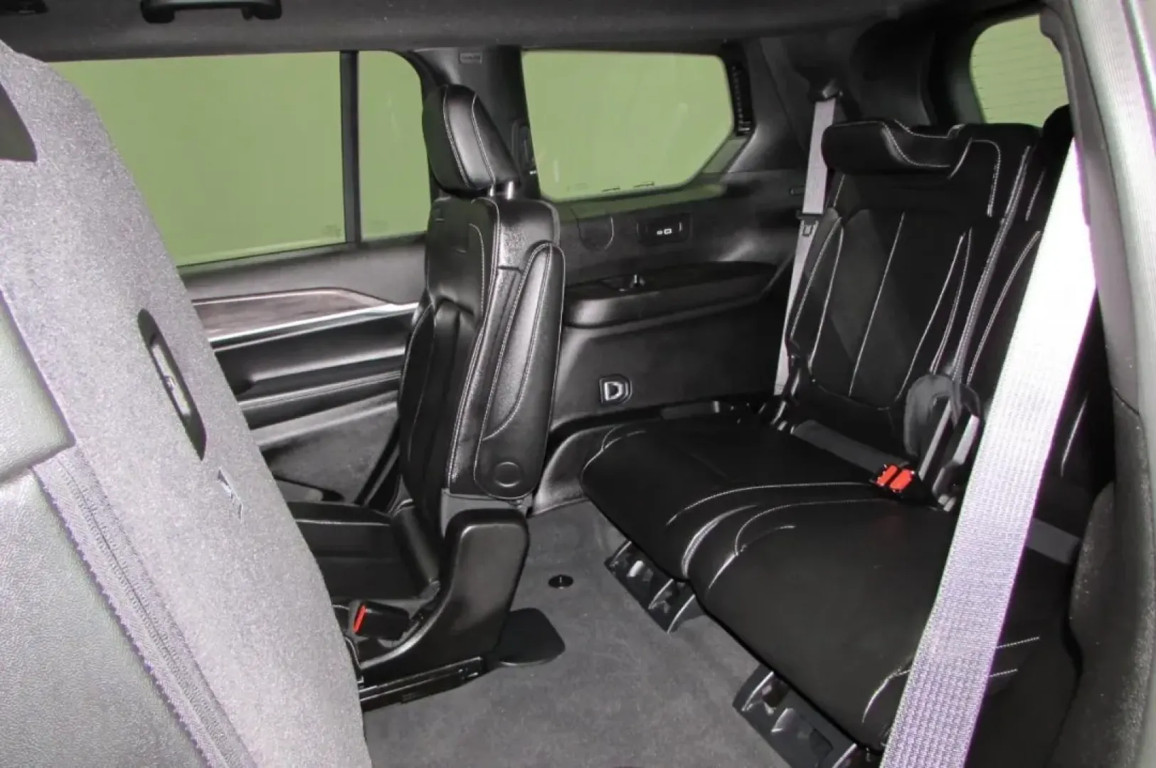 2024 /Global Black Jeep Grand Cherokee Limited (1C4RJKBG1R8) with an Other engine, located at 12830 Highway 21, De Soto, MO, 63020, (636) 337-7777, 38.153099, -90.573624 - ### Discover Your Next Adventure with the 2024 Jeep Grand Cherokee Limited!<br /> <br /> Are you ready to elevate your driving experience? Whether you're planning a family road trip or navigating daily commutes, the 2024 Jeep Grand Cherokee Limited is designed to meet your lifestyle needs. This vers - Photo#15