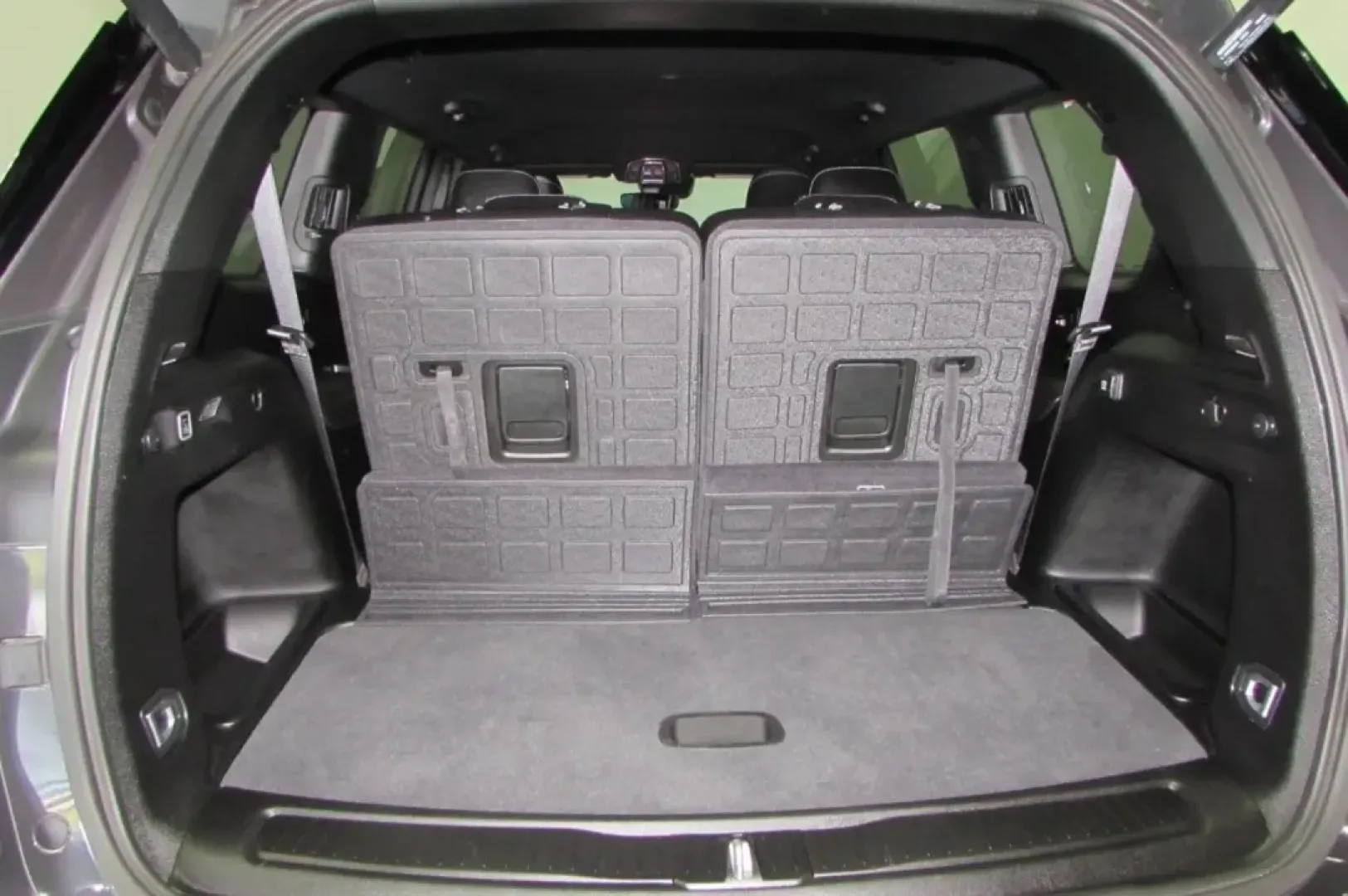 2024 /Global Black Jeep Grand Cherokee Limited (1C4RJKBG1R8) with an Other engine, located at 12830 Highway 21, De Soto, MO, 63020, (636) 337-7777, 38.153099, -90.573624 - ### Discover Your Next Adventure with the 2024 Jeep Grand Cherokee Limited!<br /> <br /> Are you ready to elevate your driving experience? Whether you're planning a family road trip or navigating daily commutes, the 2024 Jeep Grand Cherokee Limited is designed to meet your lifestyle needs. This vers - Photo#16