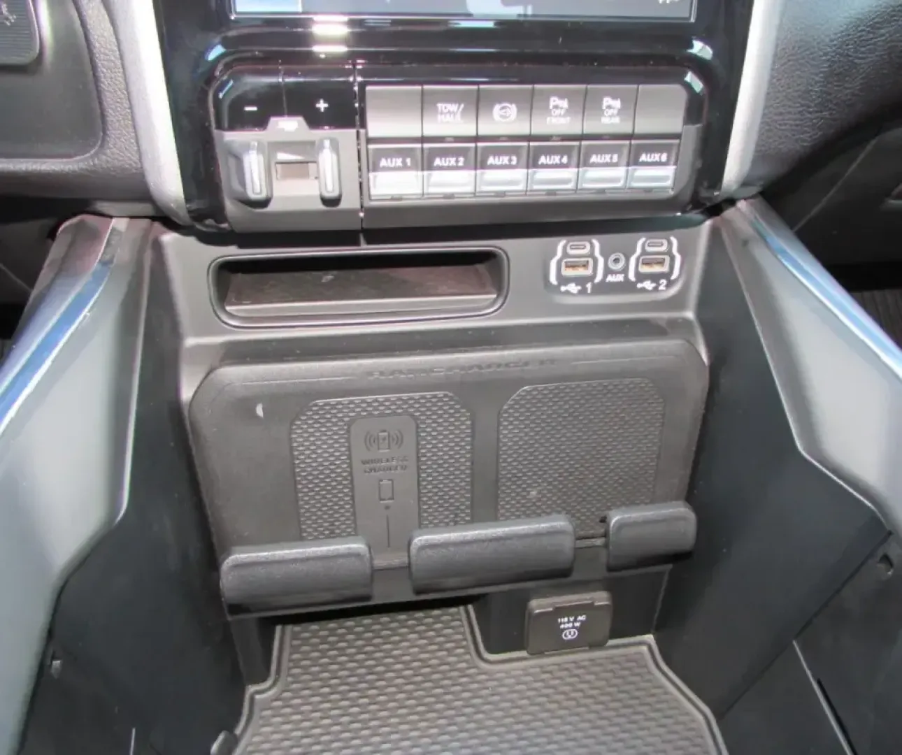 2024 /Black Ram 3500 Laramie (3C63R3EL4RG) with an 6.7L L6 OHV 24V TURBO DIESEL engine, 6A transmission, located at 12830 Highway 21, De Soto, MO, 63020, (636) 337-7777, 38.153099, -90.573624 - **Unleash Your Adventurous Spirit with the 2024 Ram 3500 Laramie!** <br /> <br /> Are you ready to elevate your weekend getaways or tackle tough jobs with ease? Look no further than the 2024 Ram 3500 Laramie, the perfect blend of power, comfort, and technology. This heavy-duty truck is designed for - Photo#22
