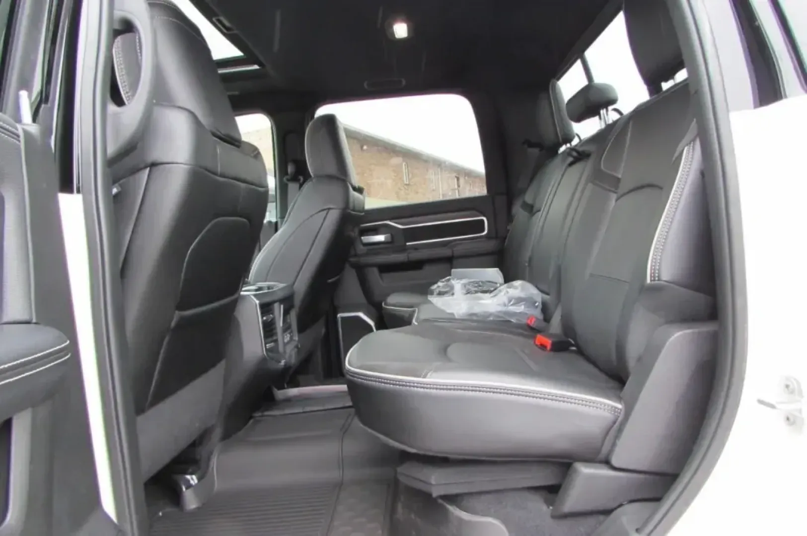 2024 /Black Leather Ram 3500 Laramie (3C63R3EL5RG) with an Other engine, located at 12830 Highway 21, De Soto, MO, 63020, (636) 337-7777, 38.153099, -90.573624 - **Discover Adventure with the 2024 Ram 3500 Laramie at Pettus CDJR DeSoto!** <br /> <br /> If you're looking for a reliable truck that can handle your demanding lifestyle, look no further than the impressive 2024 Ram 3500 Laramie available now at Pettus CDJR DeSoto. Whether you're a weekend warrior - Photo#28