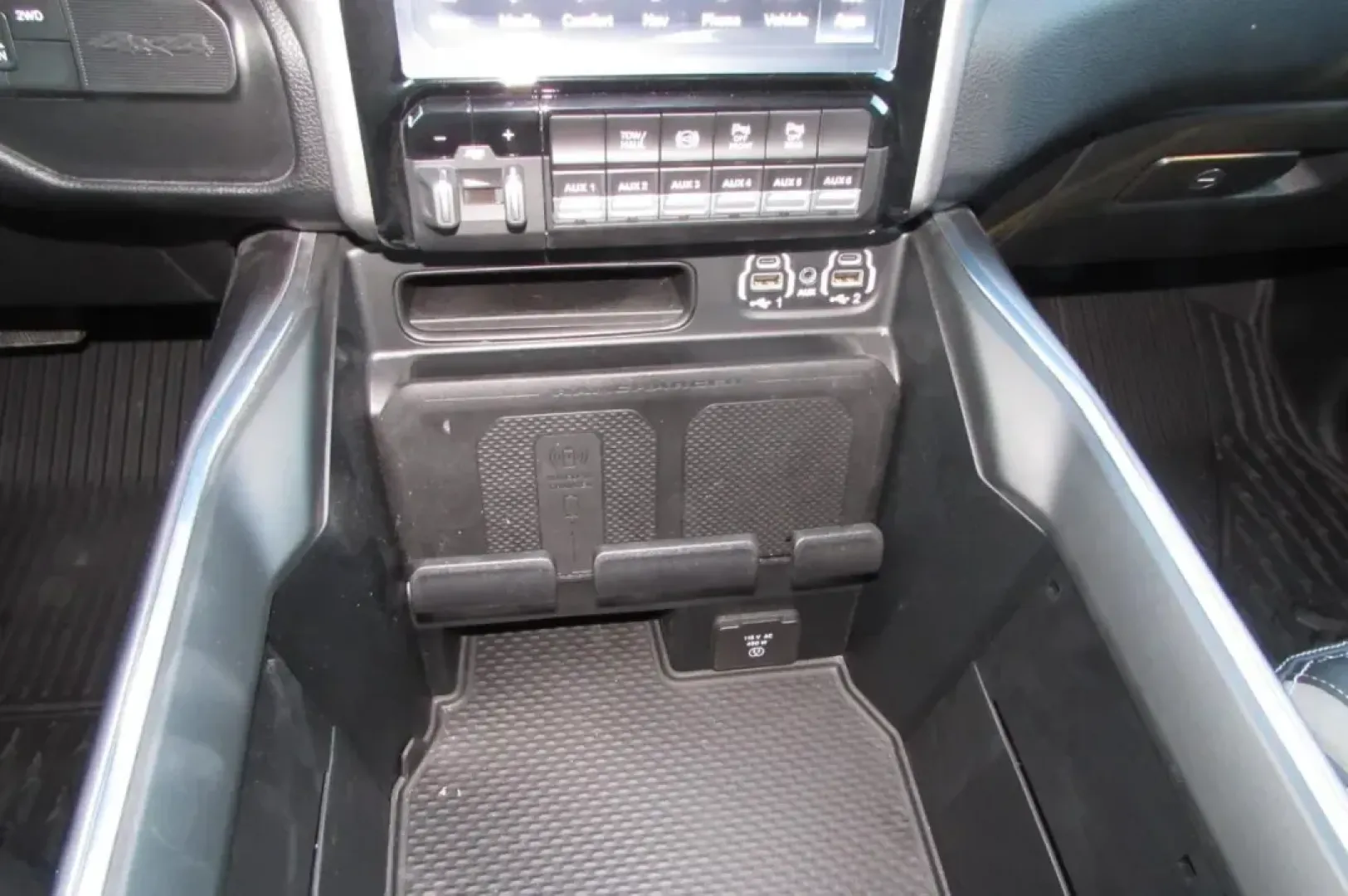 2024 /Black Leather Ram 3500 Laramie (3C63R3EL9RG) with an Other engine, located at 12830 Highway 21, De Soto, MO, 63020, (636) 337-7777, 38.153099, -90.573624 - **Unleash Your Adventurous Spirit with the 2024 Ram 3500 Laramie The Ultimate Truck for Every Journey!**<br /> <br /> Are you ready to elevate your driving experience? The 2024 Ram 3500 Laramie is designed for those who crave power, comfort, and versatility. Whether you're hauling heavy loads for w - Photo#23