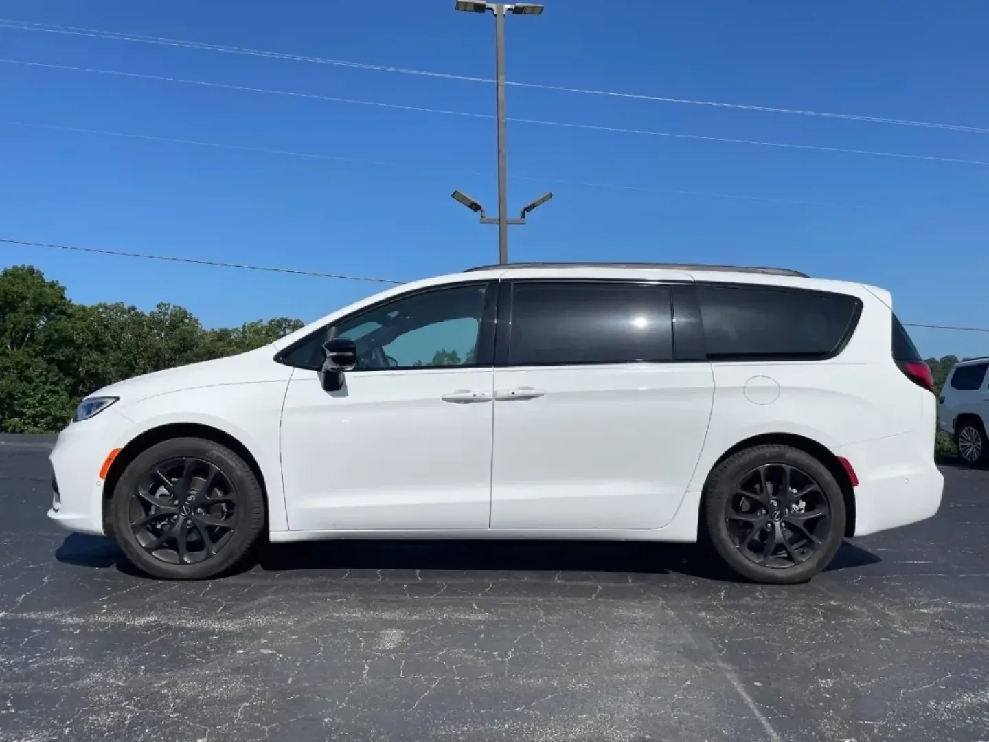 2024 Chrysler Pacifica Limited (2C4RC1GG8RR) with an Other engine, Automatic transmission, located at 12836 Highway 21, De Soto, MO, 63020, (636) 337-7777, 38.151867, -90.575615 - **Elevate Your Family Adventures with the 2024 Chrysler Pacifica Limited at Pettus Ford De Soto!**<br /> <br /> Are you ready to transform your family outings into unforgettable adventures? Whether it's a road trip to the picturesque Elephant Rocks State Park or simply school drop-offs in De Soto, M - Photo#1