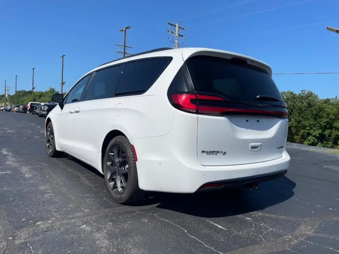 2024 Chrysler Pacifica Limited (2C4RC1GG8RR) with an Other engine, Automatic transmission, located at 12836 Highway 21, De Soto, MO, 63020, (636) 337-7777, 38.151867, -90.575615 - **Elevate Your Family Adventures with the 2024 Chrysler Pacifica Limited at Pettus Ford De Soto!**<br /> <br /> Are you ready to transform your family outings into unforgettable adventures? Whether it's a road trip to the picturesque Elephant Rocks State Park or simply school drop-offs in De Soto, M - Photo#2