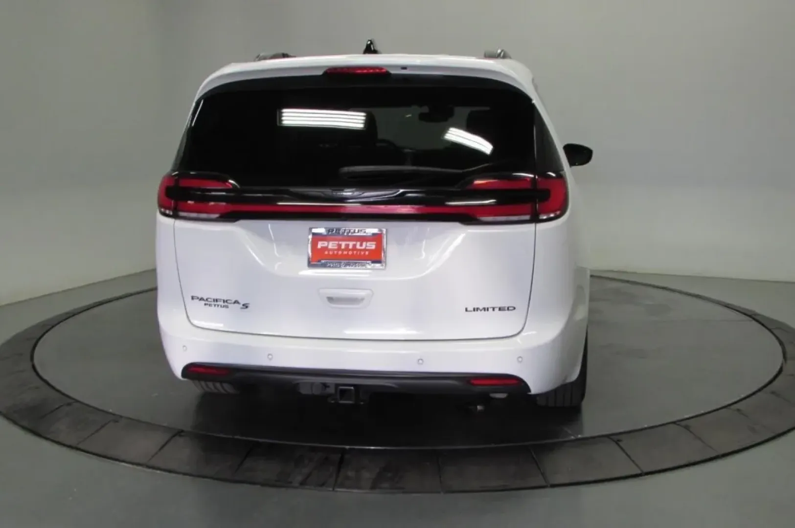 2024 /Black Chrysler Pacifica Limited (2C4RC1GG8RR) with an Other engine, Automatic transmission, located at 12836 Highway 21, De Soto, MO, 63020, (636) 337-7777, 38.151867, -90.575615 - **Elevate Your Family Adventures with the 2024 Chrysler Pacifica Limited at Pettus Ford De Soto!**<br /> <br /> Are you ready to transform your family outings into unforgettable adventures? Whether it's a road trip to the picturesque Elephant Rocks State Park or simply school drop-offs in De Soto, M - Photo#7