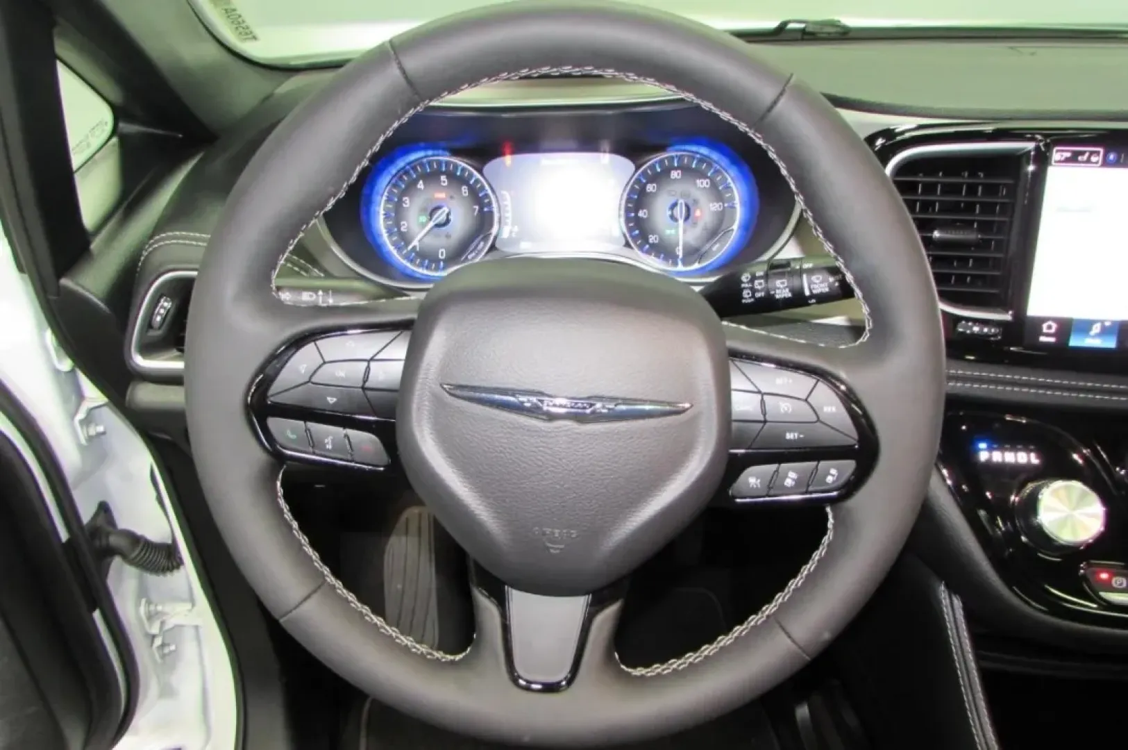 2024 /Black Chrysler Pacifica Limited (2C4RC1GG8RR) with an Other engine, Automatic transmission, located at 12836 Highway 21, De Soto, MO, 63020, (636) 337-7777, 38.151867, -90.575615 - **Elevate Your Family Adventures with the 2024 Chrysler Pacifica Limited at Pettus Ford De Soto!**<br /> <br /> Are you ready to transform your family outings into unforgettable adventures? Whether it's a road trip to the picturesque Elephant Rocks State Park or simply school drop-offs in De Soto, M - Photo#13